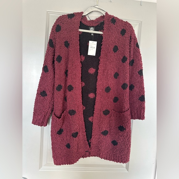 bobeau Sweaters - Bobeau $27 Popcorn Maroon Black Polka Dot Cardigan